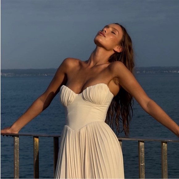 House of CB Dresses & Skirts - HOUSE OF CB 'Marcella' Ivory Georgette Pleated Maxi Dress NWOT